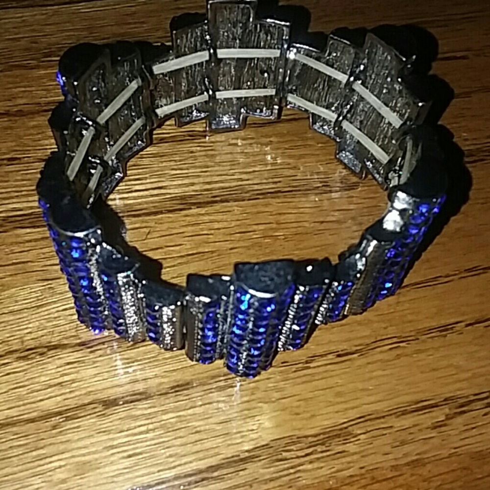 Elastic bracelet ,good condition